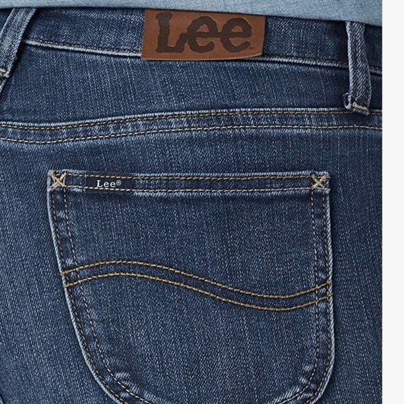 Lee Women's Regular Fit Straight Leg Jean size 6 - Picture 3 of 4